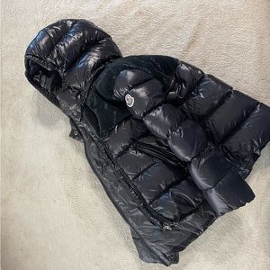 MONCLER DOWN JACKET SZ 4 (Blk)